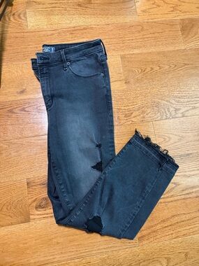 Abercrombie & Fitch Black Distressed Cropped Jeans